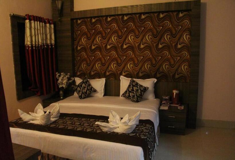 חדר סופריור, Radhika