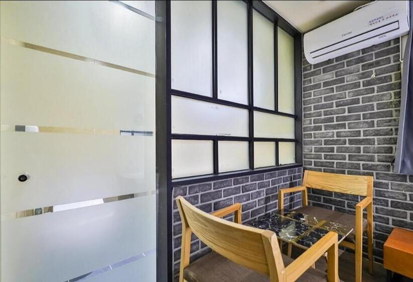 غرفة قياسية, Mvg Motel