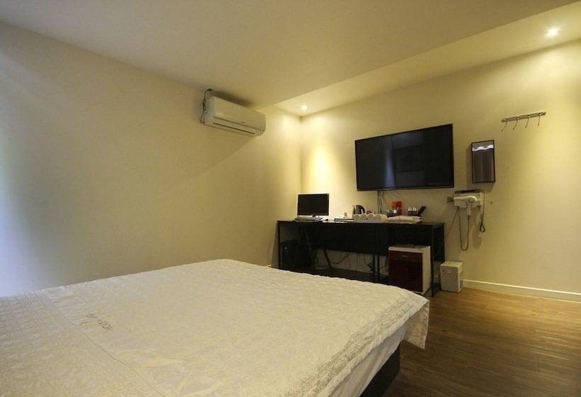 חדר דלוקס, Mvg Motel