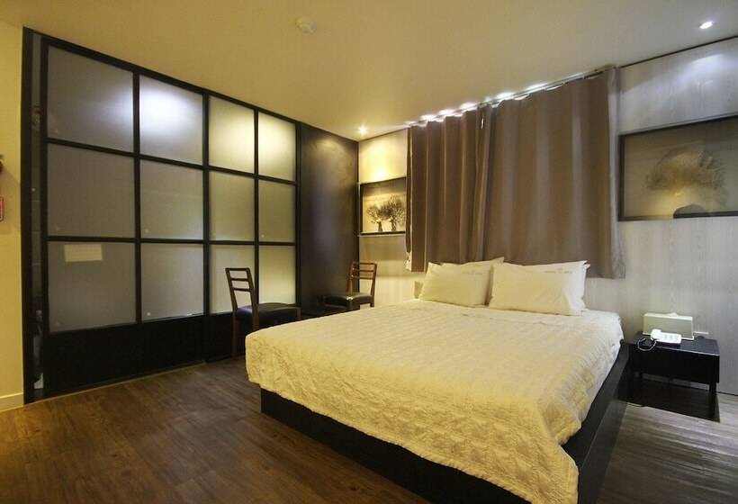 اتاق لوکس, Mvg Motel