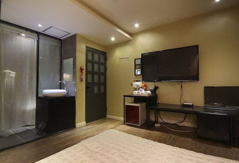 غرفة قياسية, Mvg Motel