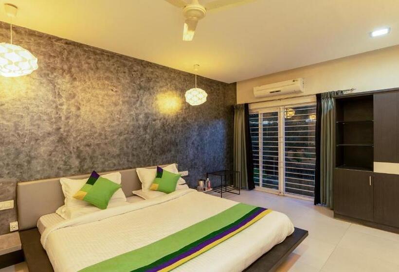 デラックスルーム, Treebo Midvalley Residence