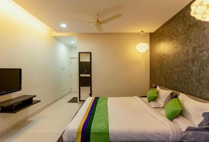 デラックスルーム, Treebo Midvalley Residence