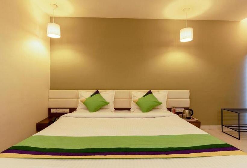 デラックスルーム, Treebo Midvalley Residence