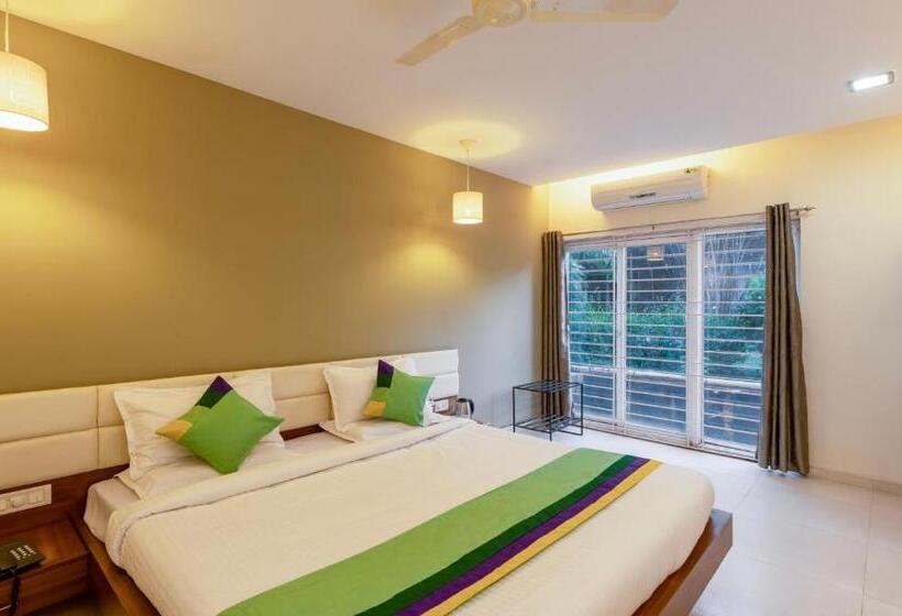 デラックスルーム, Treebo Midvalley Residence