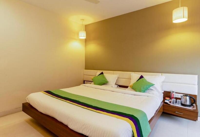 デラックスルーム, Treebo Midvalley Residence