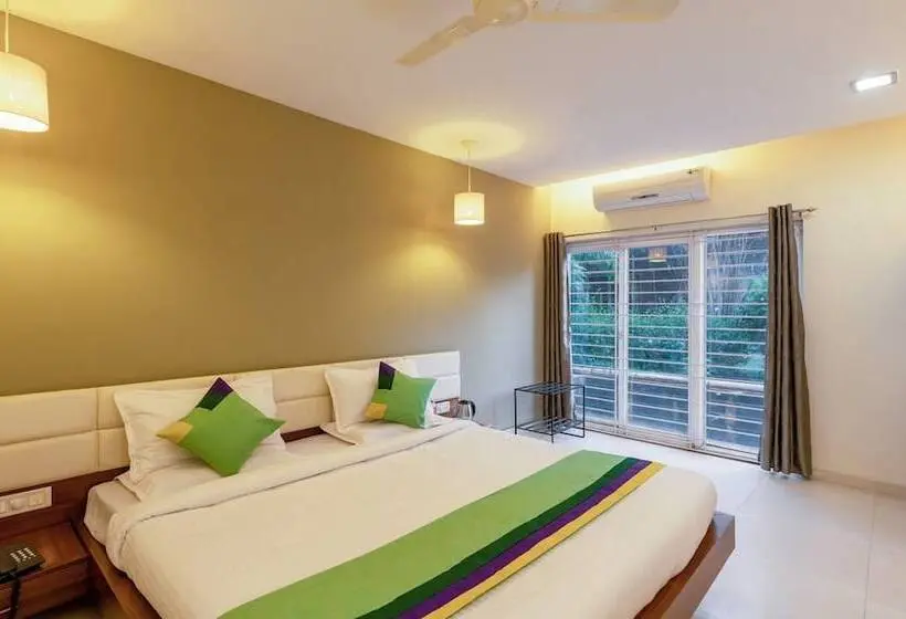 デラックスルーム, Treebo Midvalley Residence