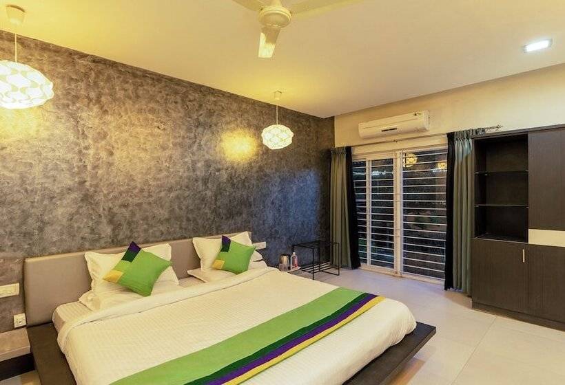 デラックスルーム, Treebo Midvalley Residence