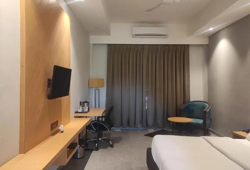キングサイズベッドのスーペリアルーム, Padmini Resorts