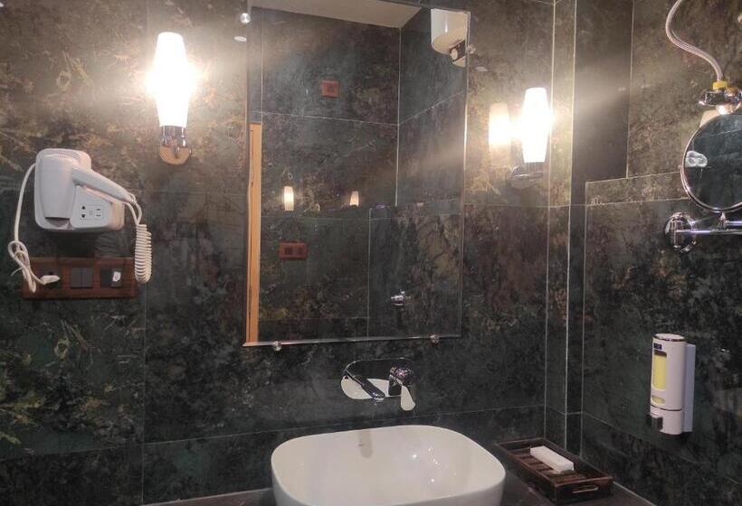 חדר סופריור עם מיטת קינג, Padmini Resorts