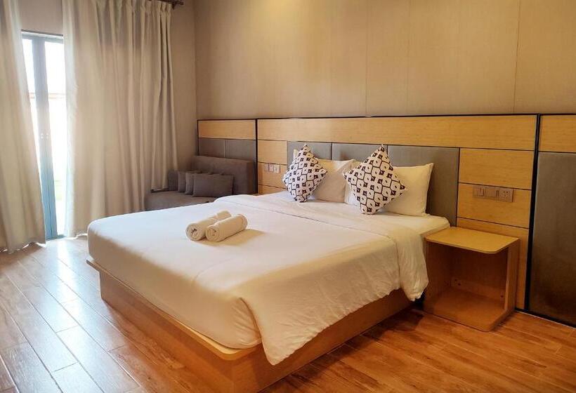 اتاق لوکس با تخت بزرگ, Abraham Bohol