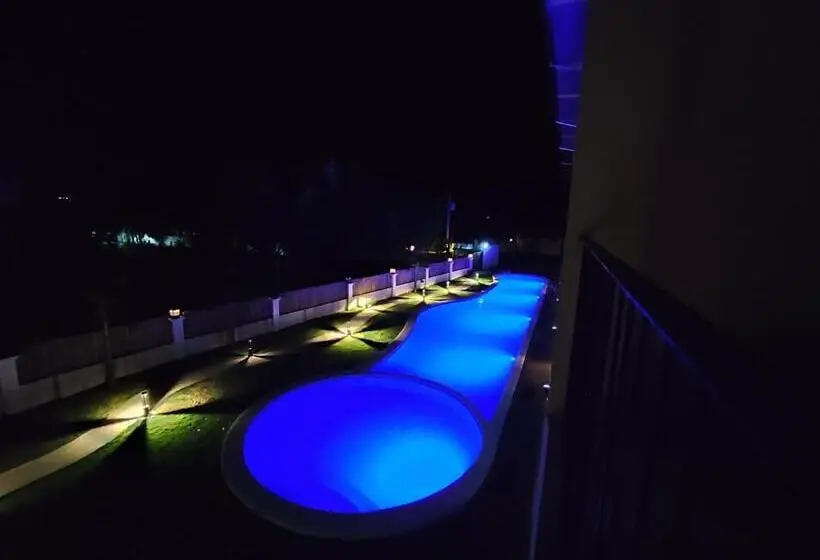 Perhehuone, Abraham Bohol