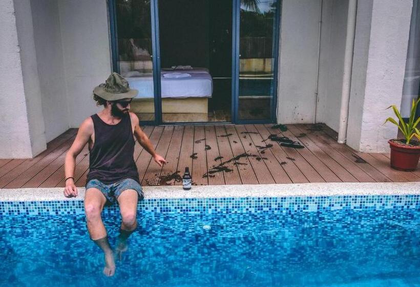 اتاق خانوادگی, Abraham Bohol