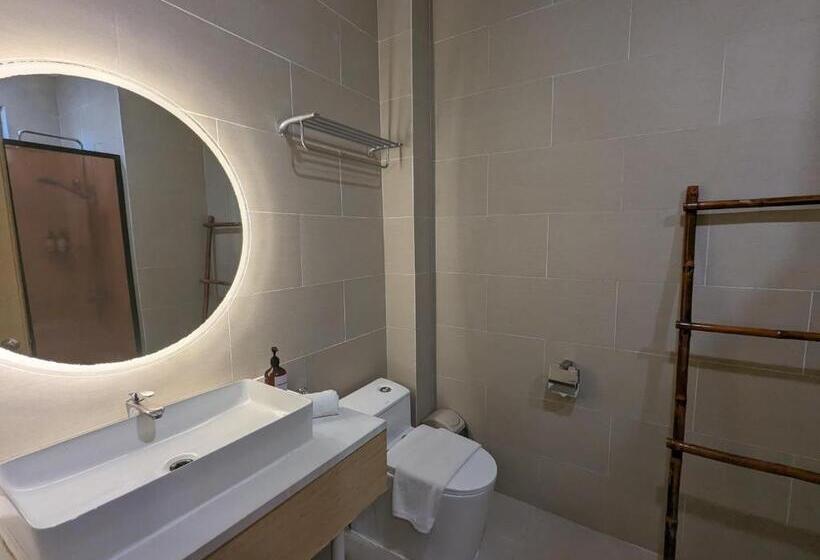 اتاق خانوادگی, Abraham Bohol