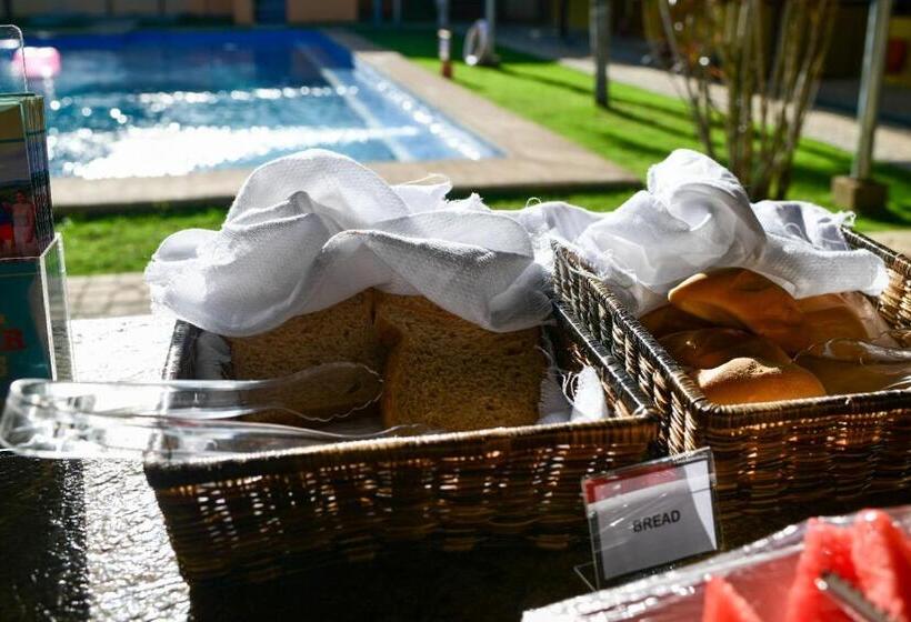 تختخواب در اتاق مشترک, Abraham Bohol