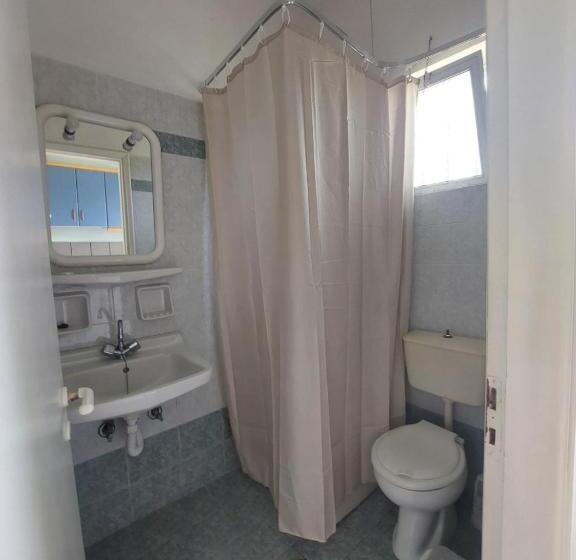 استودیوی استاندارد, Sunflower Apartments & Studios