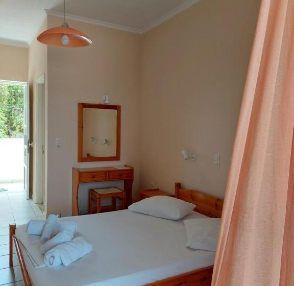 استودیوی استاندارد, Sunflower Apartments & Studios