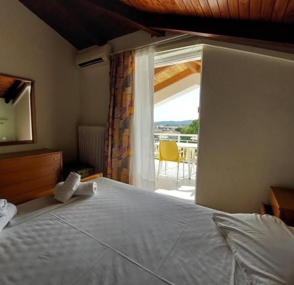 Апартаменты 2 Спальни, Sunflower Apartments & Studios