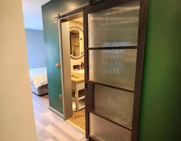 デラックスルーム, Pinnacle Suites