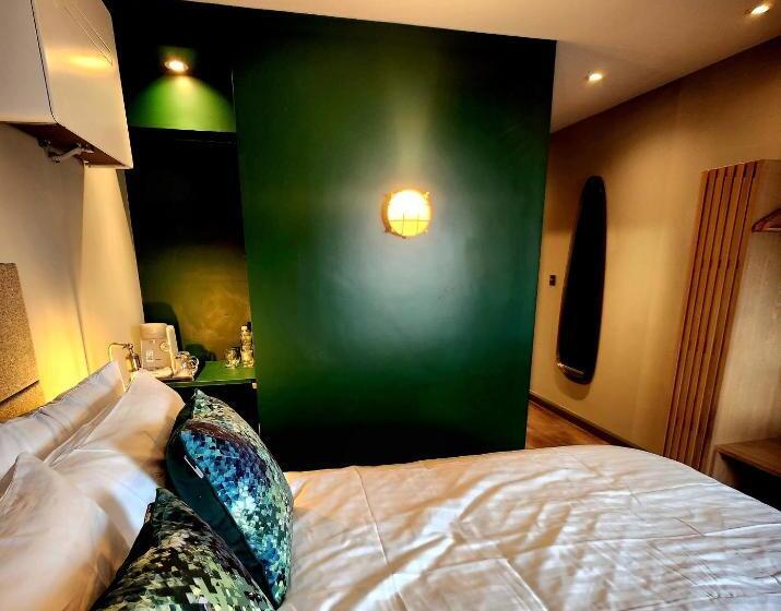 デラックスルーム, Pinnacle Suites