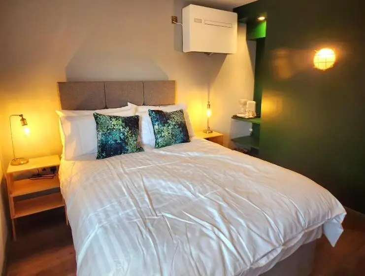 デラックスルーム, Pinnacle Suites