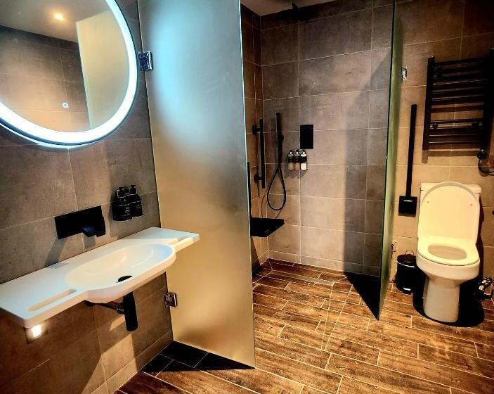 デラックスルーム, Pinnacle Suites