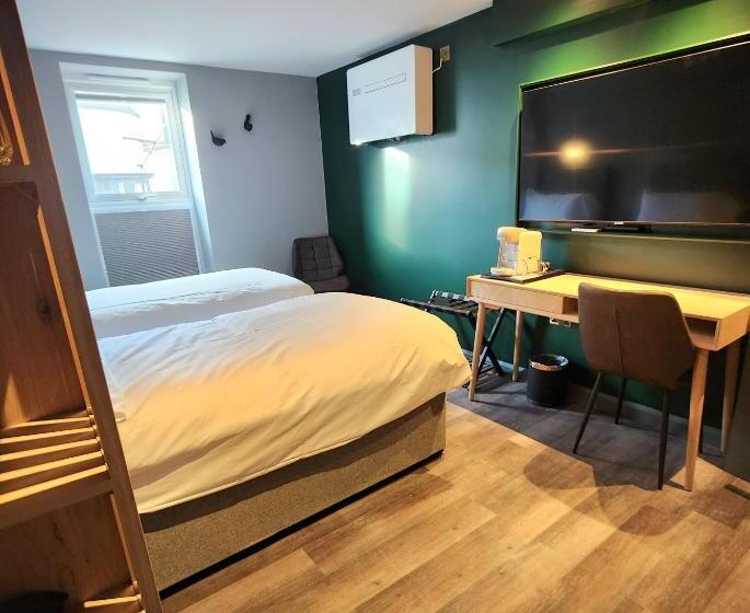 デラックスルーム, Pinnacle Suites