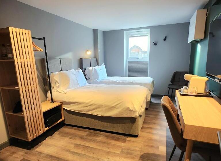 デラックスルーム, Pinnacle Suites