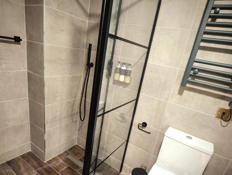 キングサイズベッドのスイートルーム, Pinnacle Suites