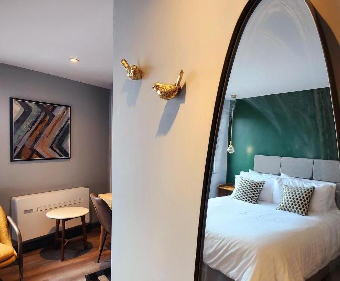 キングサイズベッドのスイートルーム, Pinnacle Suites