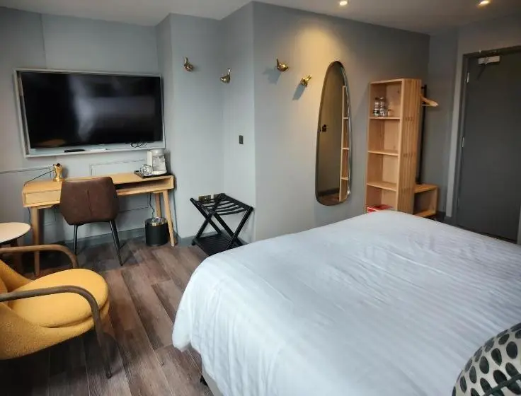 キングサイズベッドのスイートルーム, Pinnacle Suites