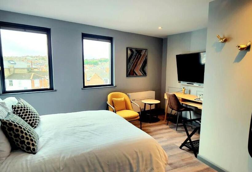 キングサイズベッドのスイートルーム, Pinnacle Suites