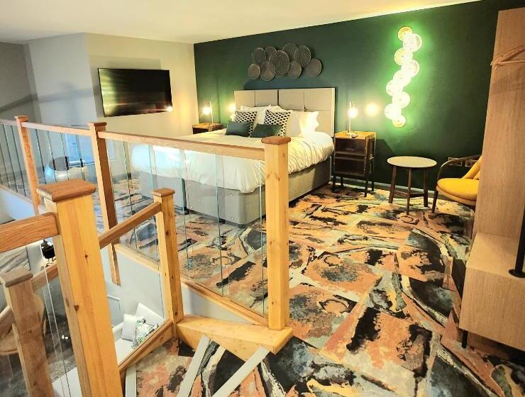 エクゼクティブスイート, Pinnacle Suites