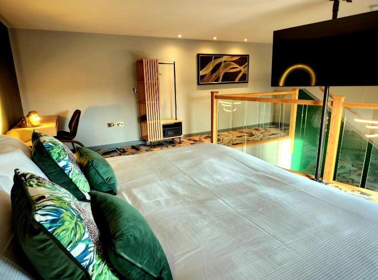 オーシャンビュースーペリアースイート, Pinnacle Suites