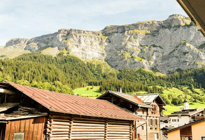 اتاق استاندارد یک تخته با بالکن, Hillsite Smart Hotel Flims