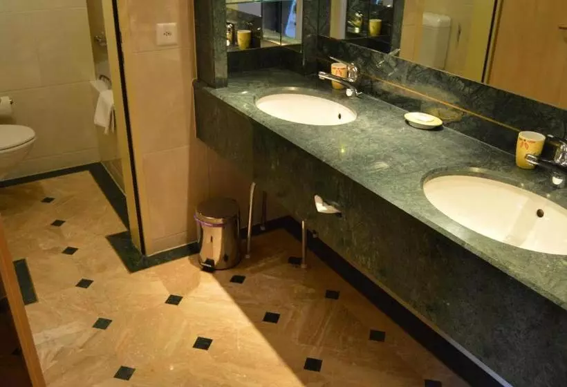 اتاق استاندارد چهار تخته, Hillsite Smart Hotel Flims