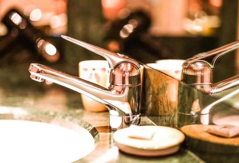 غرفة عائلية مطلّة علي الجبل, Hillsite Smart Hotel Flims