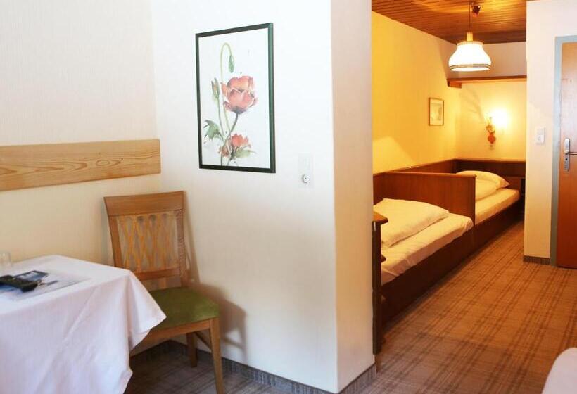 חדר סטנדרט לשלושה עם מרפסת, Gasthof Pension Madseiterhof