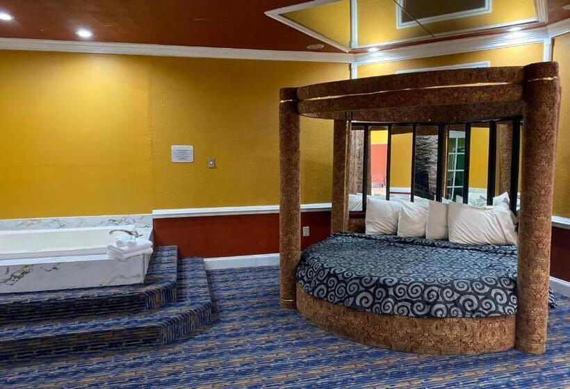 جناح مزود بحمام سباحة, Inn Of The Dove Cherry Hill  Philadelphia