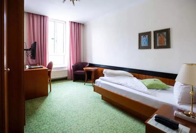 Economy Yhden Hengen Huone, Kurhaus Dr. Petershofer
