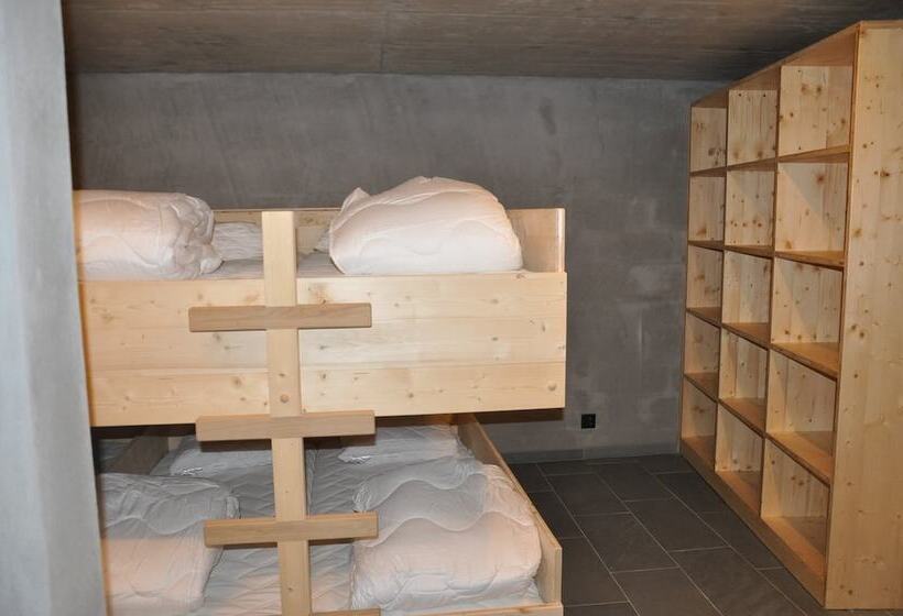 Cama em Quarto Compartilhado, Le Mayen De Colombire