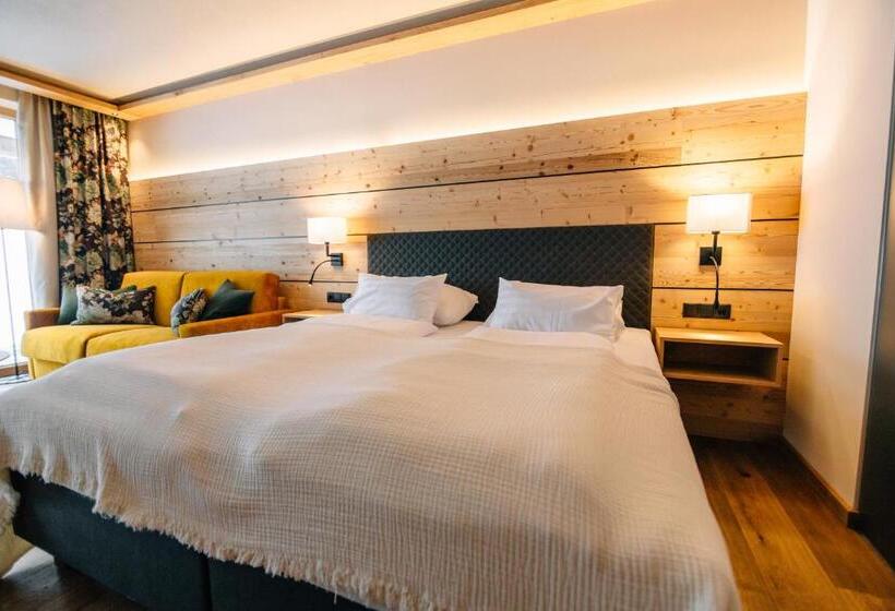 可观山景的小型套房, Natur Resort Rissbacher