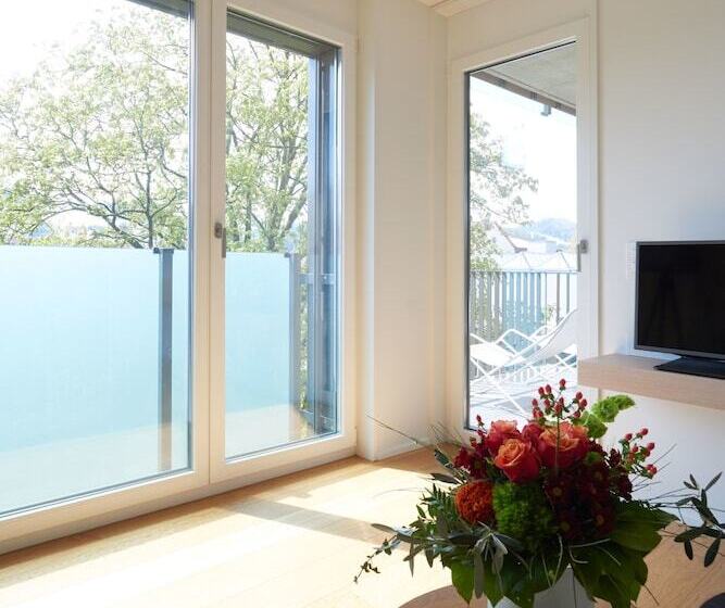 スイート, Newstar