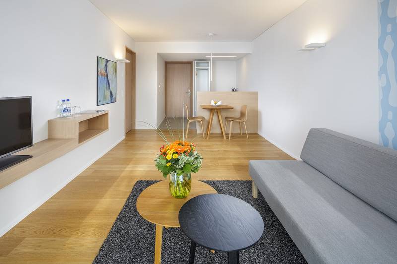 スイート, Newstar