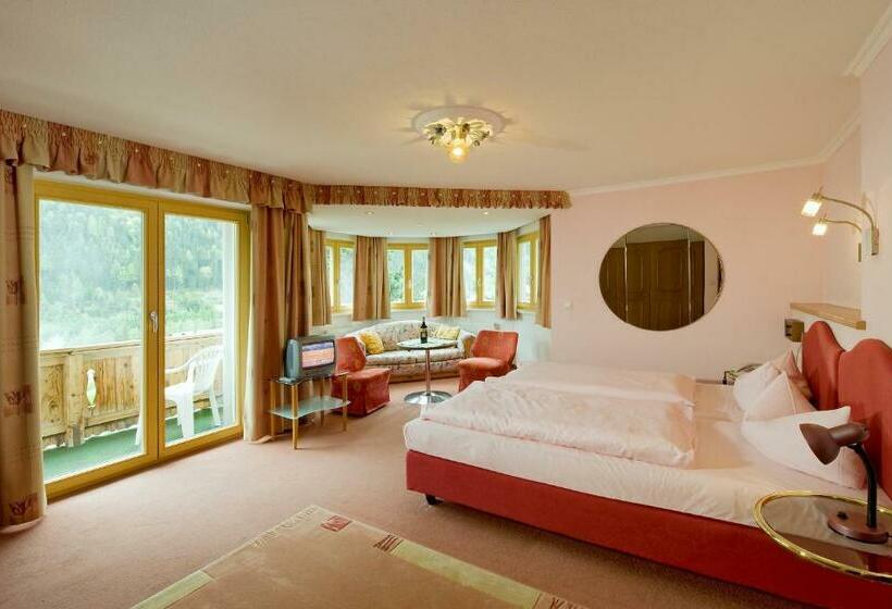 اتاق استاندارد سه تخته با بالکن, Olympia