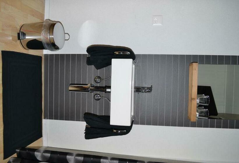 バスルーム共有のシングルスタンダード, Rätia