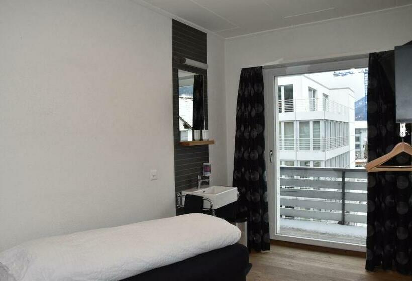 バスルーム共有のシングルスタンダード, Rätia