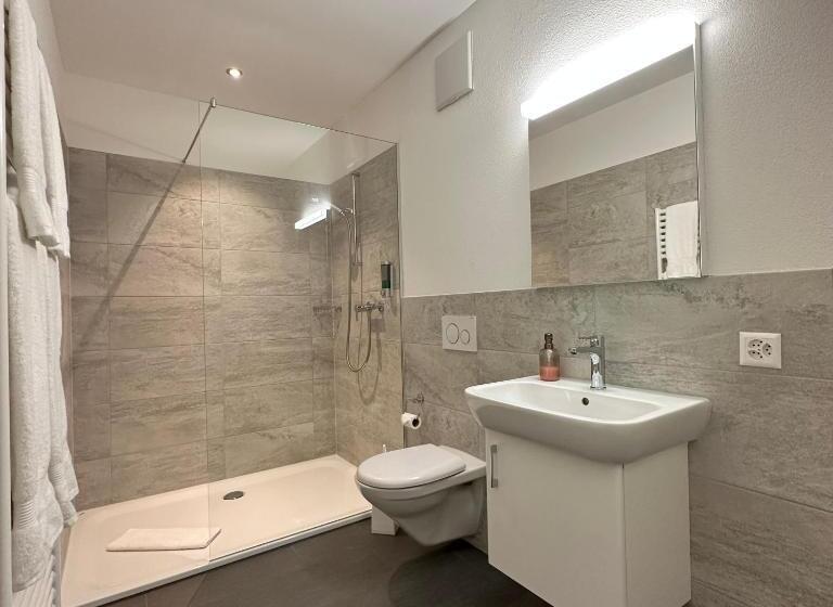 スタンダードルーム, Rätia