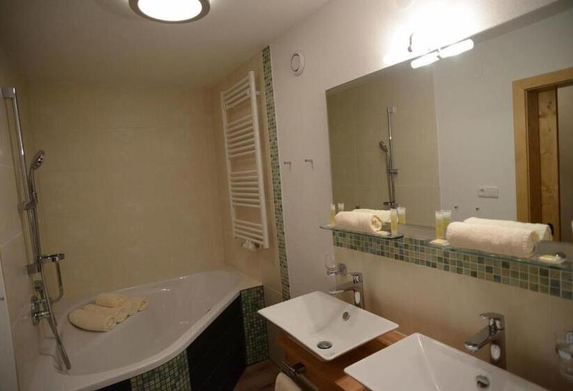 家庭公寓, Alpengasthof Zur Post