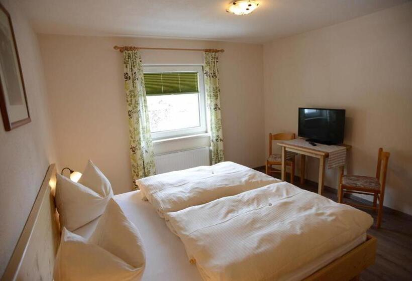 家庭公寓, Alpengasthof Zur Post